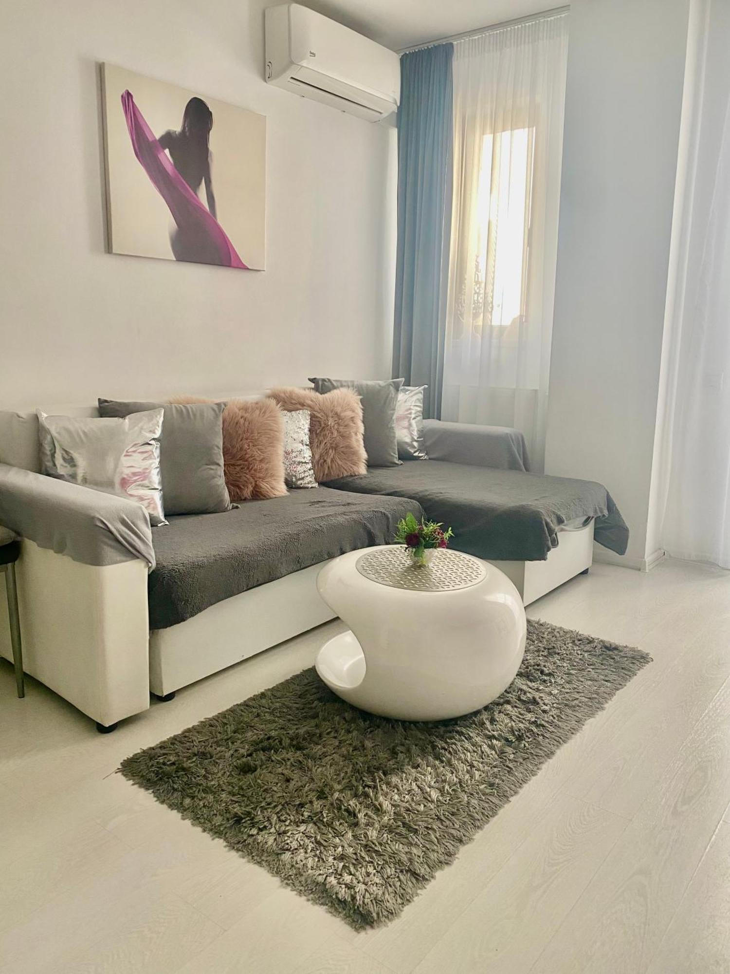 White Luxury Apartment Sibiu Eksteriør billede